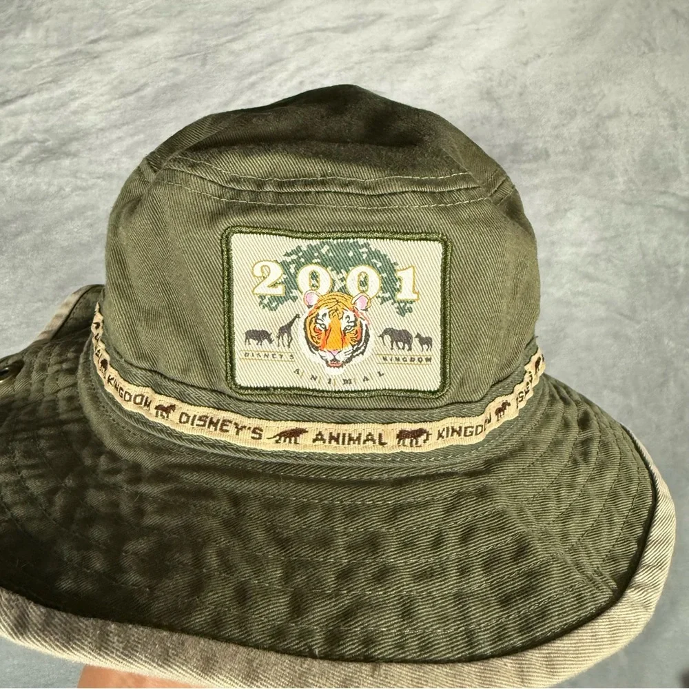 Vintage Disney Animal Kingdom Bucket Hat Boys Youth Large Y2K 2001